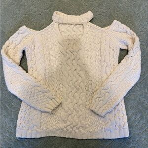 ROI Cold shoulder Cableknit chunky fisherman Oatmeal Vneck Sweater size large